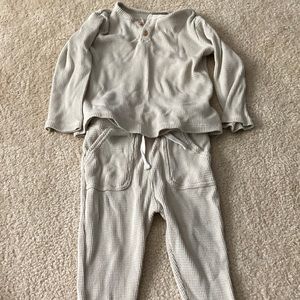 Little & Co waffle knit set. Taupe color. Size 2T.